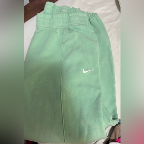 Nike Sweatpants - Picture 2 of 3